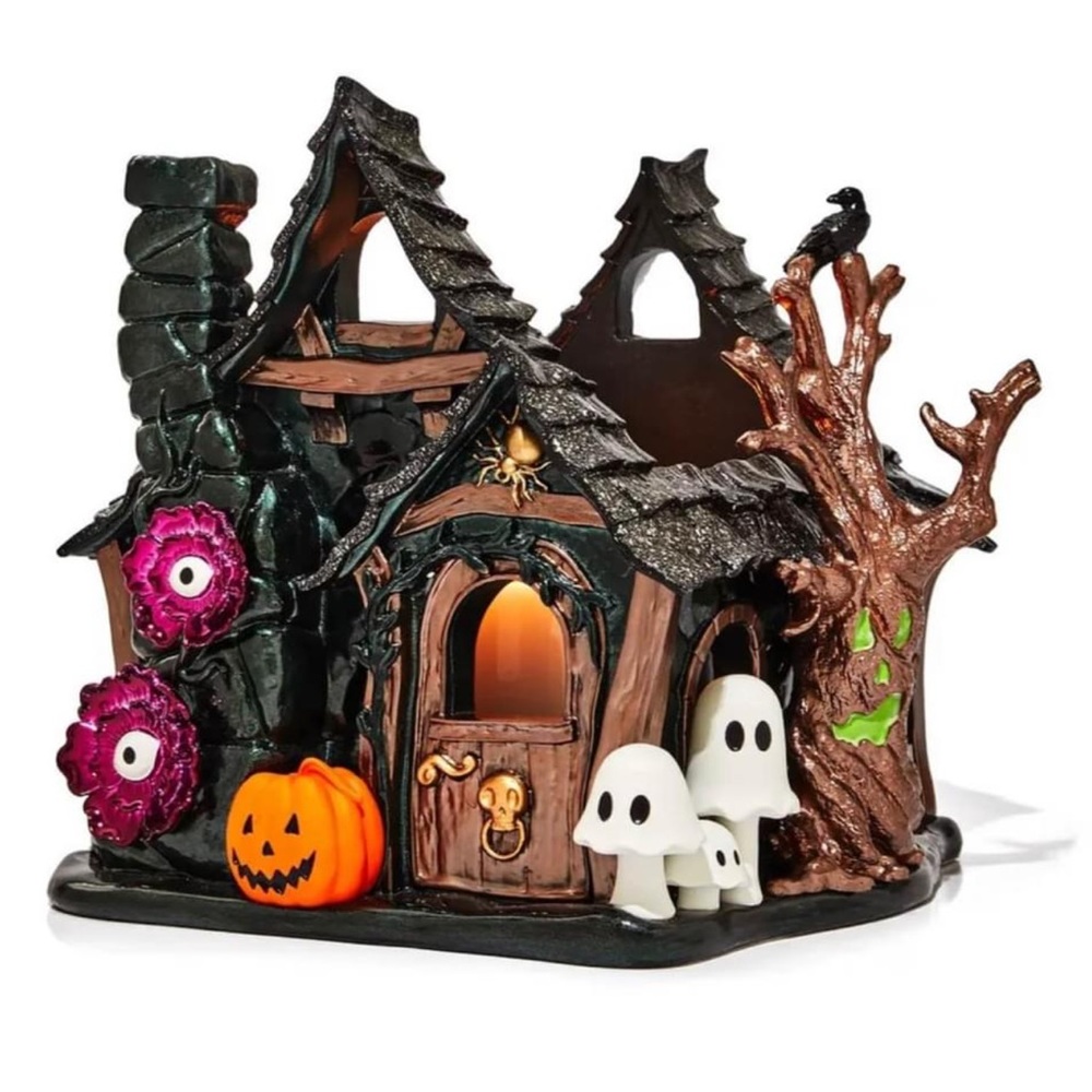 Bath and body works 2022 Halloween luminary.